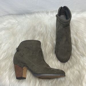 Crown Vintage Kalila Jhaki Green Sueded Booties Sz 8